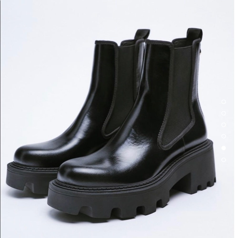 *NWT* ZARA TREADED CHELSEA BOOTS - Black leather